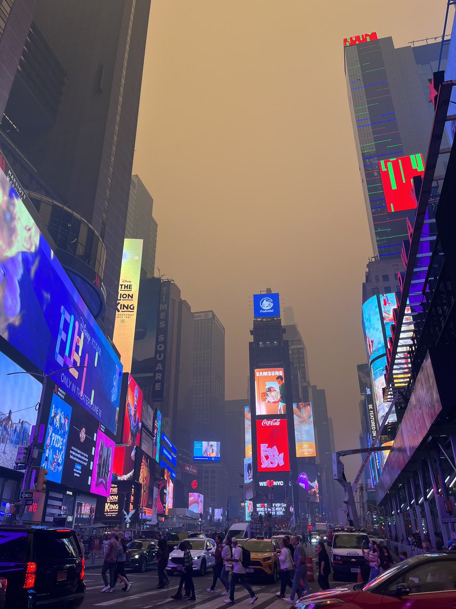 Times Square looks like the apocalypse right now. 🧟‍♀️🧟‍♂️

arf.
