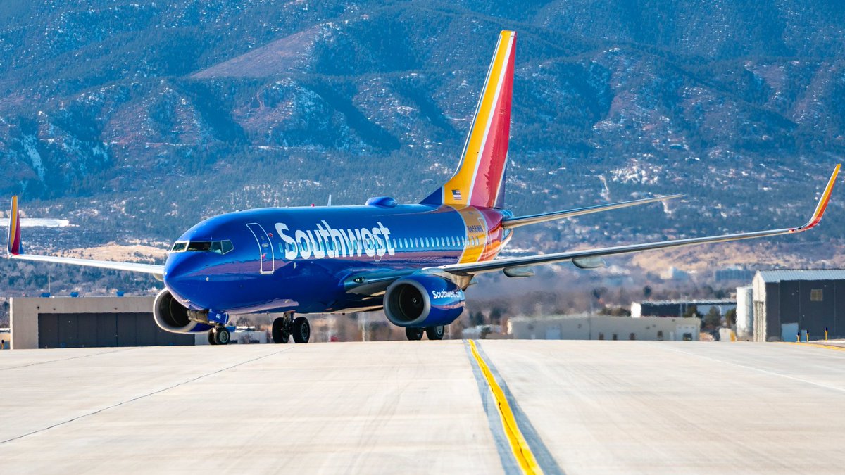 PPIHC's tweet image. Happy #WingWednesday! 😉 Always a great idea to fly @COSAirport, the Official Airport of the PPIHC. ✈

Book your flight now! coloradosprings.gov/flycos
•
📸 @COSAirport
#FlyCOS #ColoradoSpringsAirport #ColoradoSprings #PPIHC2023 #TheClimbContinues #PPIHC #PikesPeak