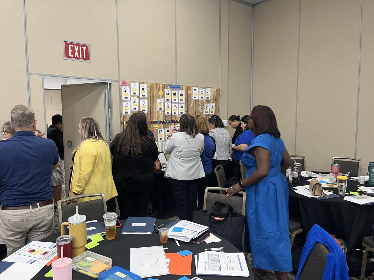 ocpsPL's tweet photo. Our ELA elementary team is engaging participants in a hands-on gallery walk to demonstrate literacy resources, while our secondary participants learn about the importance of gradual release of responsibility within the structure of an ELA lesson. Such valuable content! #OCPSILI https://t.co/ThTVgFuniI