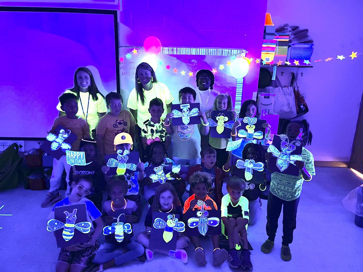 jhaslip11's tweet photo. Glow Day! 🌟 @IWCSchools @CarrolltonES https://t.co/sg0Tu7tNqZ