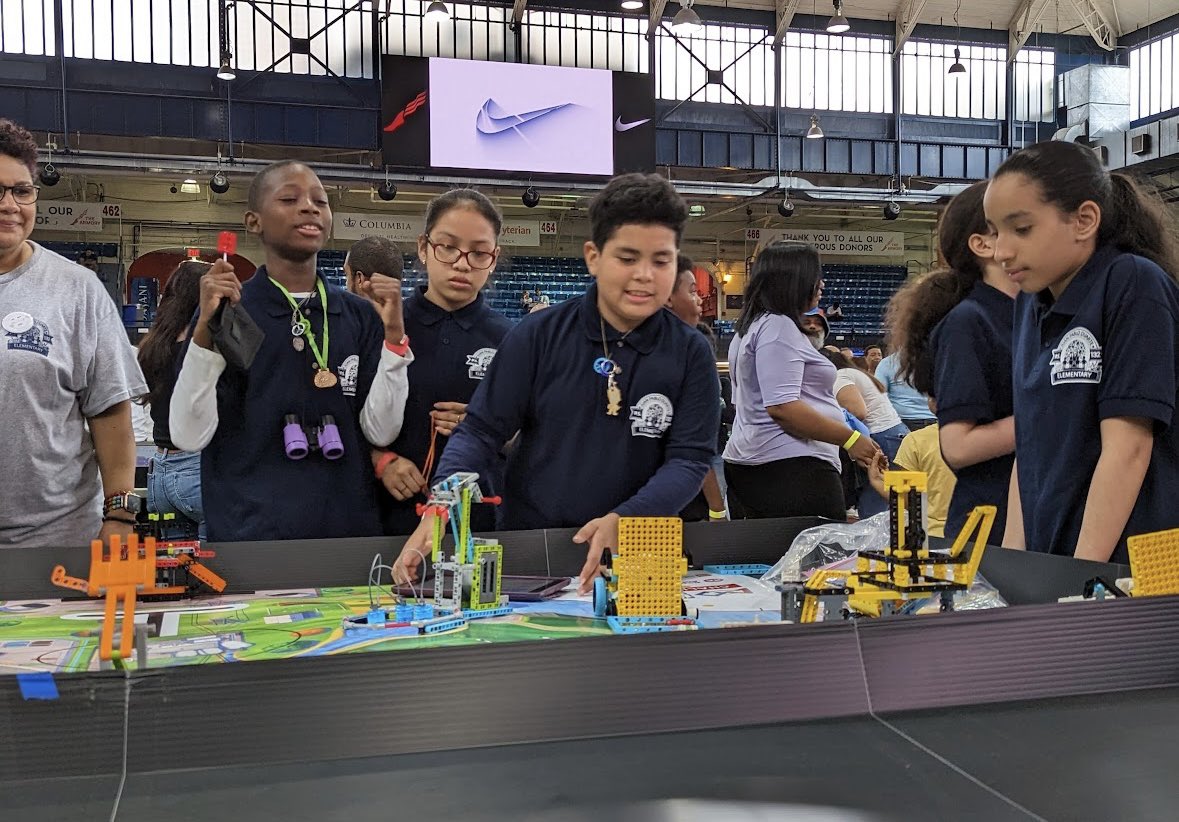 PS132jpd's tweet photo. We had a fantastic time at the District 6 STEM Expo this past Saturday! Check out some of the highlights above!
--
¡Pasamos un tiempo fantástico en la Expo STEM del Distrito 6 el sábado pasado! ¡Mira algunos de los aspectos más destacados arriba!
#ps132jpd #STEM #STEMexpo #csd6 https://t.co/ToO7MlwgHG