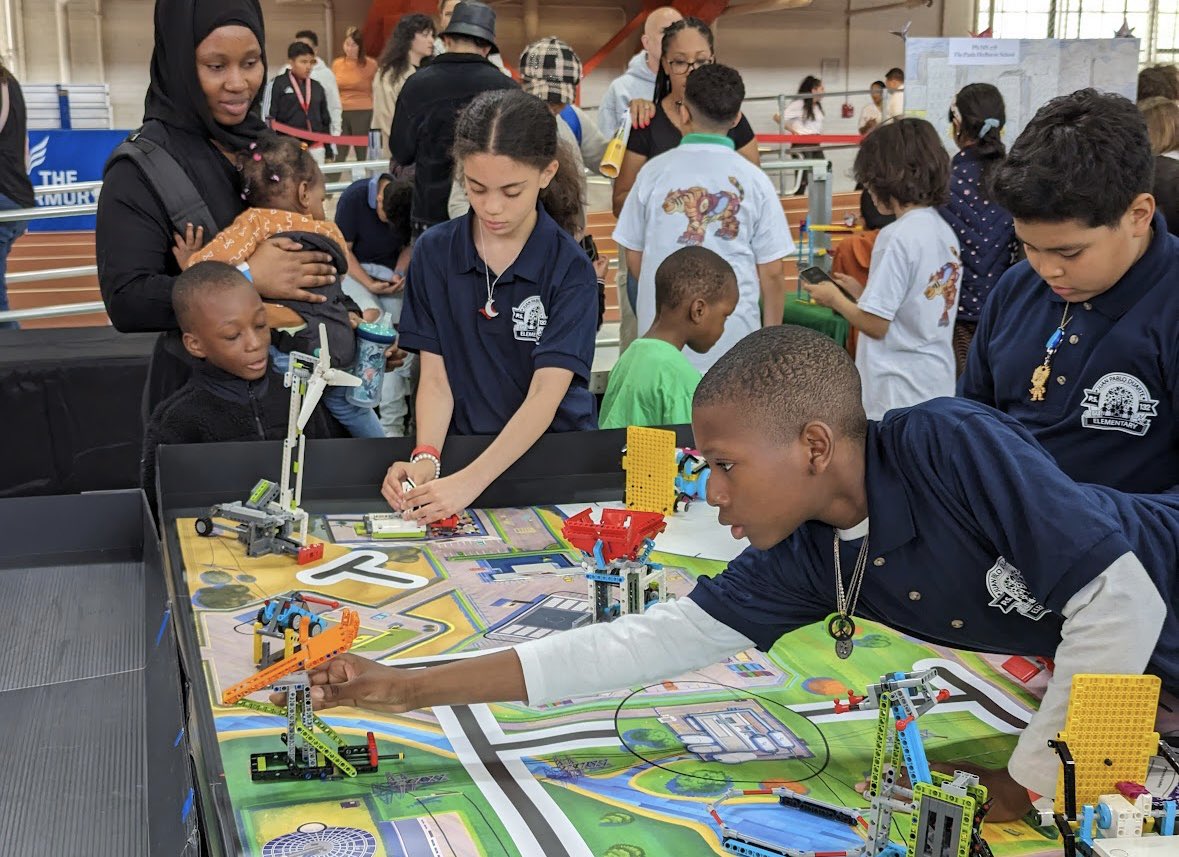 PS132jpd's tweet photo. We had a fantastic time at the District 6 STEM Expo this past Saturday! Check out some of the highlights above!
--
¡Pasamos un tiempo fantástico en la Expo STEM del Distrito 6 el sábado pasado! ¡Mira algunos de los aspectos más destacados arriba!
#ps132jpd #STEM #STEMexpo #csd6 https://t.co/ToO7MlwgHG