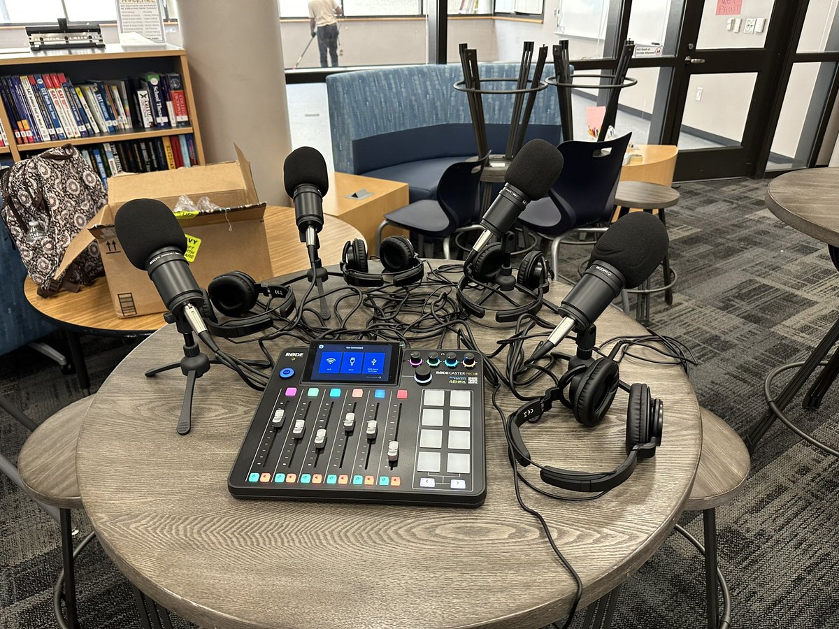 Thank you, @fultonitdept and @FCS_InstrTech, for putting together a great workshop! We learned how to Power Up Learning with Podcasting. Next step: time to find some math podcasts to share with my students! #mathteachers of twitter, any suggestions? #iteachmath #mathpodcasts