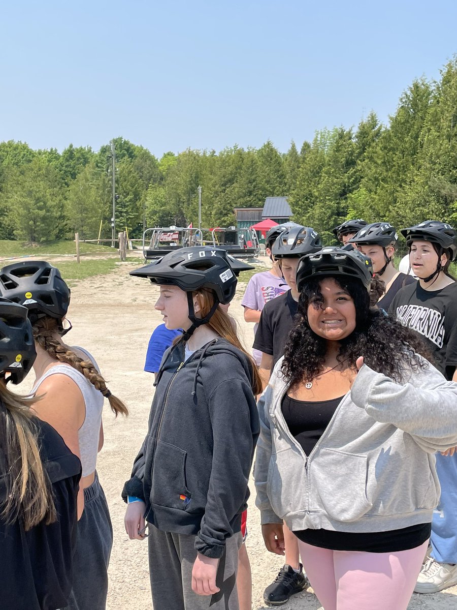 KellesisRoom12's tweet photo. Mountain biking ! https://t.co/T9Izr3v06q