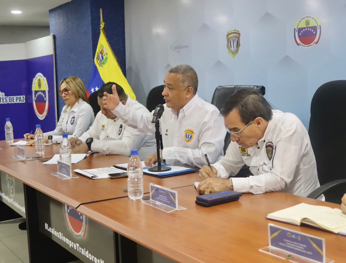 DouglasRicoVzla's tweet photo. Tenemos una policía científica de altura, adaptada a las necesidades y exigencias del país. 
Nuestra contribución es servir a la patria, nuestra retribución: La Paz de Venezuela.
#VenezuelaEsUniónYCooperación #Cicpc 
@NicolasMaduro @delcyrodriguezv @CeballosIchaso1 https://t.co/8oKBdkzvqk