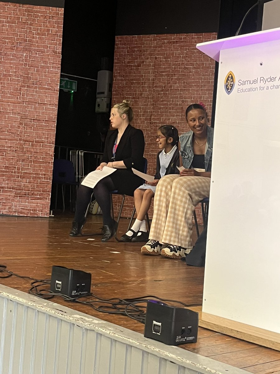 SRAPrimary's tweet photo. We are incredibly proud of Shreya in Year 5, as she was part of a student panel interviewing @marymandefield today in front of a large audience🎤🗣️#scholarlyhabitsofmind https://t.co/cCbLfVmE3u