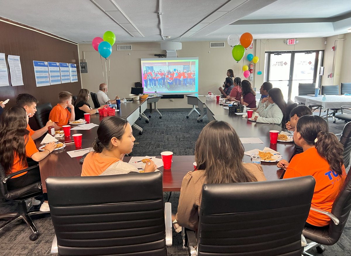 TeenChatCACOST's tweet photo. Thank you!
We appreciate everyone's collaboration at our summer YLC/CCLG meeting. The teens were able to communicate with community members and reflect of this past school year. https://t.co/DSeTjR5RuM