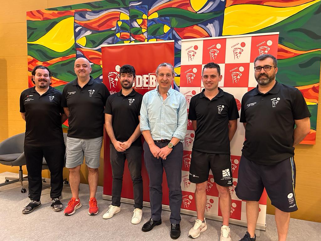 fodebagijoncdb's tweet photo. Hoy hemos presentado a nuestro nuevo Director Deportivo, Carlos Esteban Díaz García (Charly) que junto a Juanfran coordinaran canasta grande y escuelas respectivamente. 

Apuesta en firme para seguir profesionalizado el club y que a buen seguro nos hará seguir subiendo peldaños. https://t.co/2Jb41T2TH9