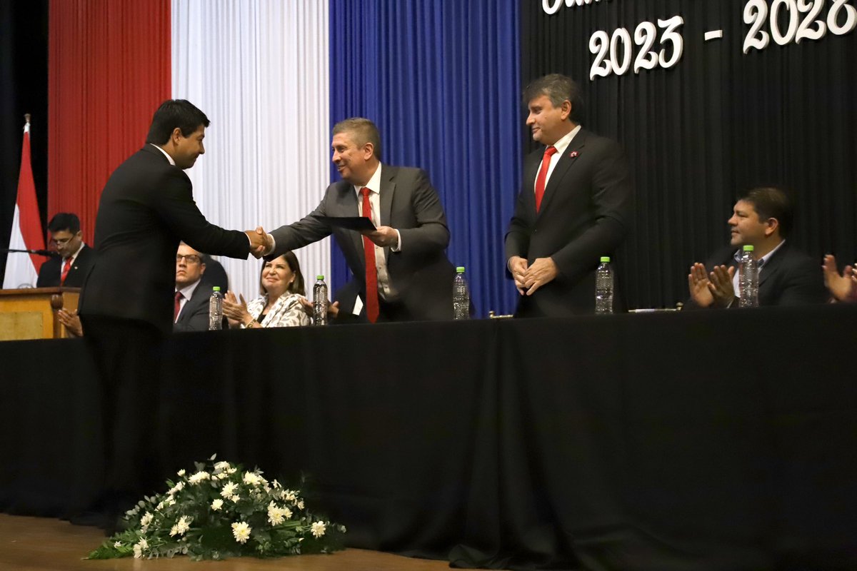 TSJE_Py's tweet photo. El Ministro del TSJE @jjbestardd participó del acto de proclamación a miembros de la Junta Departamental de Cordillera que resultaron electos en las Elecciones Nacionales, destacando la presencia de las autoridades y los candidatos electos por la ciudadanía.

🧵 https://t.co/O0C6Hw3jKR