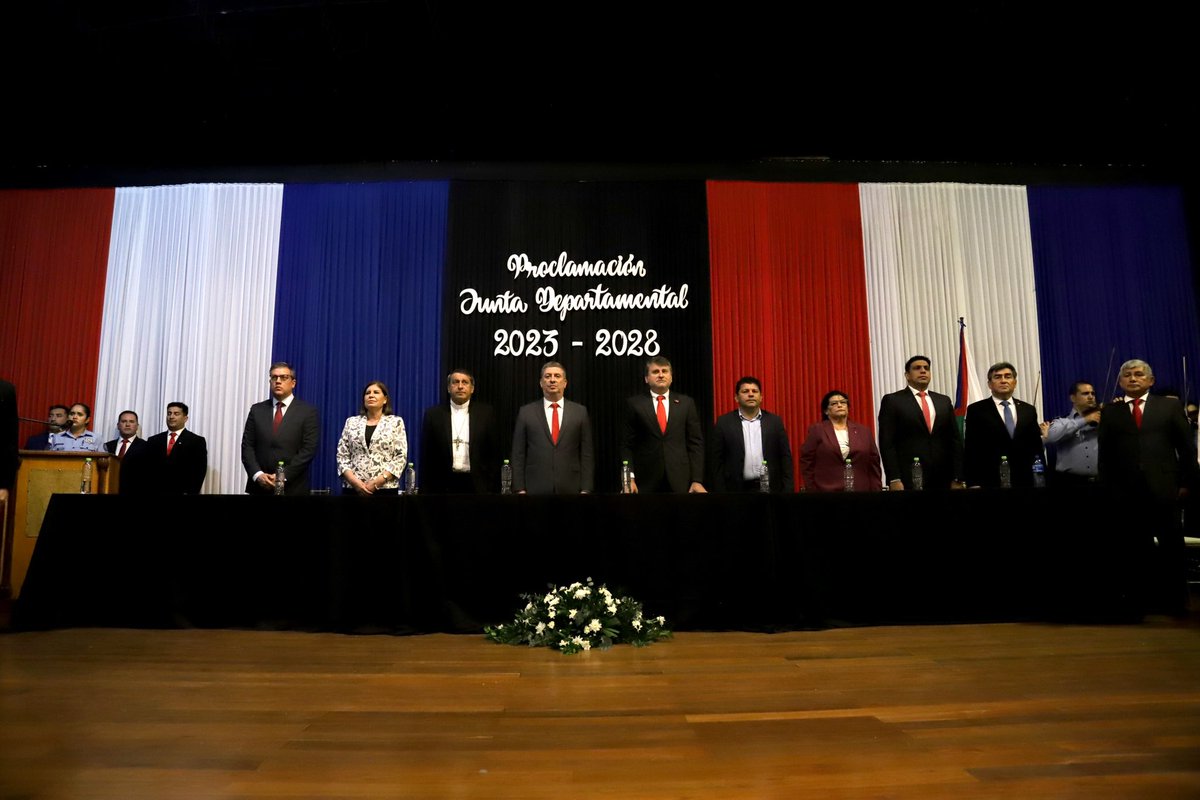 TSJE_Py's tweet photo. El Ministro del TSJE @jjbestardd participó del acto de proclamación a miembros de la Junta Departamental de Cordillera que resultaron electos en las Elecciones Nacionales, destacando la presencia de las autoridades y los candidatos electos por la ciudadanía.

🧵 https://t.co/O0C6Hw3jKR