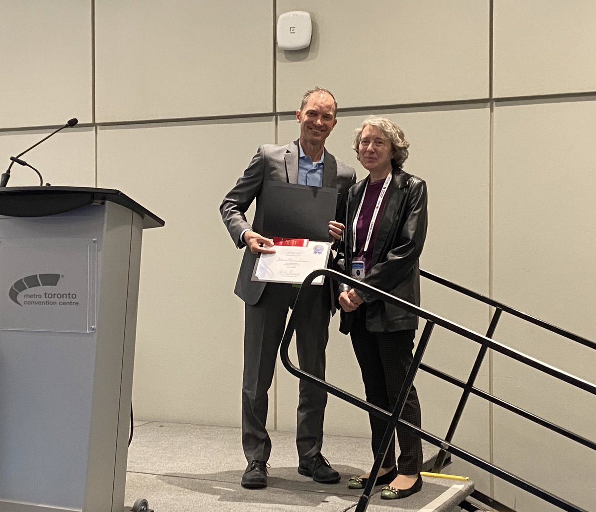 sergiosolisb's tweet photo. Congratulations @recheverriac! Her abstract on renal MRI for allograft assessment was awarded the second place in the renal study group at @ISMRM in Toronto! Excellent research from @ClinicaNavarra https://t.co/JuGNuPh4N3