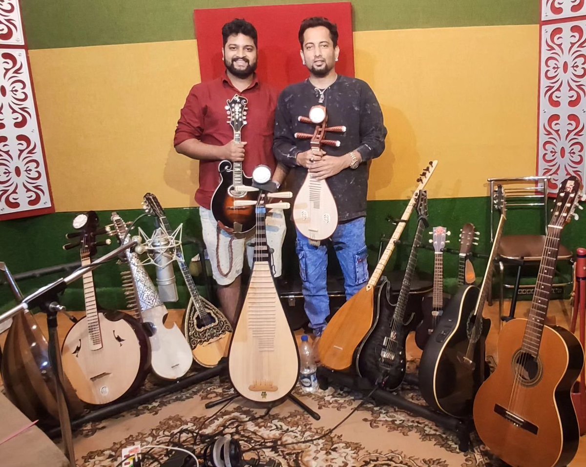 IamHCB's tweet image. Team #Blink has finished the Guitar &amp;amp; Ethnic Instruments Recording for the Background Score. 

#CharanRao #PrasannaKumar #SrinidhiBengaluru #DheekshithShetty #ChaithraAchar @ravi