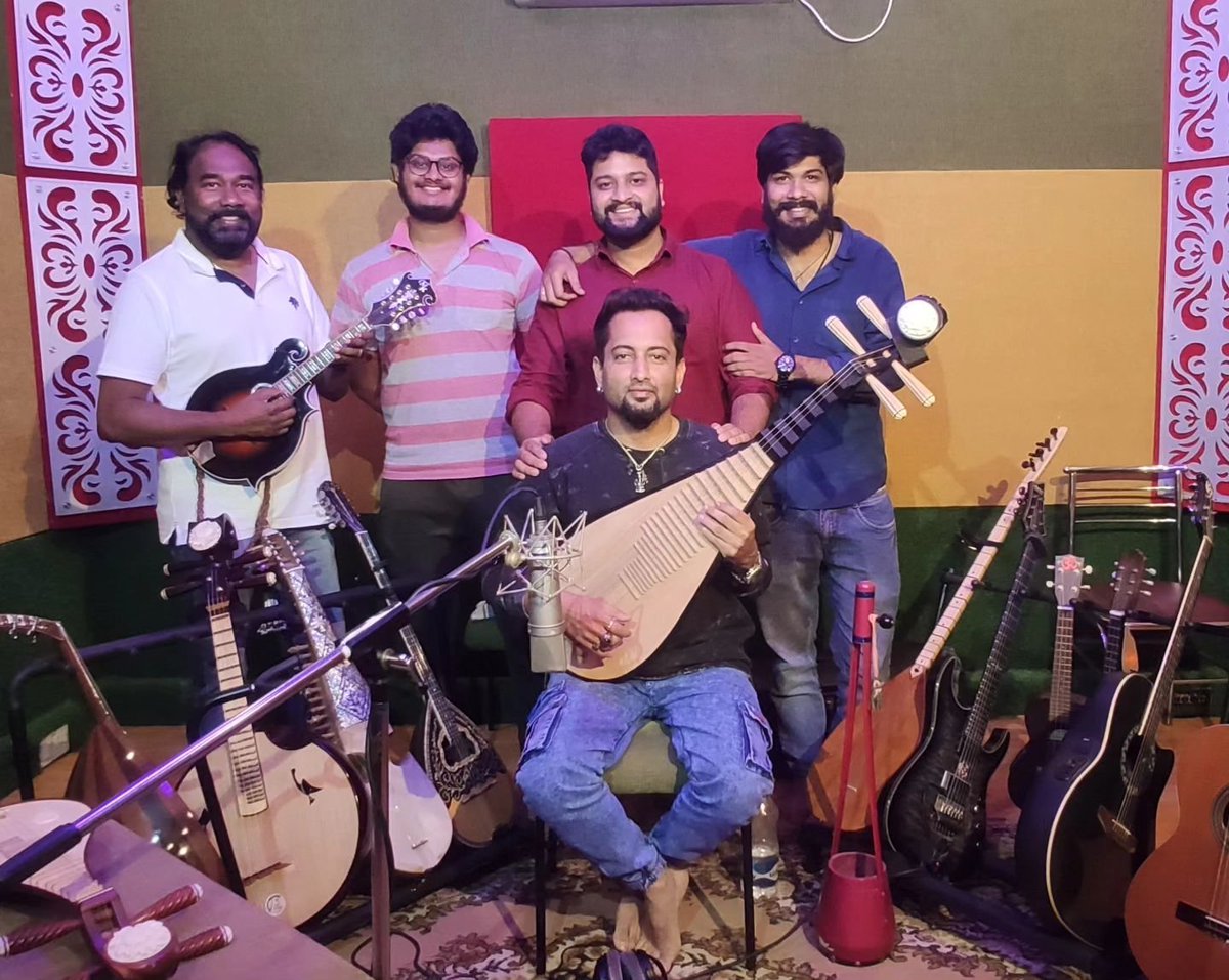IamHCB's tweet image. Team #Blink has finished the Guitar &amp;amp; Ethnic Instruments Recording for the Background Score. 

#CharanRao #PrasannaKumar #SrinidhiBengaluru #DheekshithShetty #ChaithraAchar @ravi