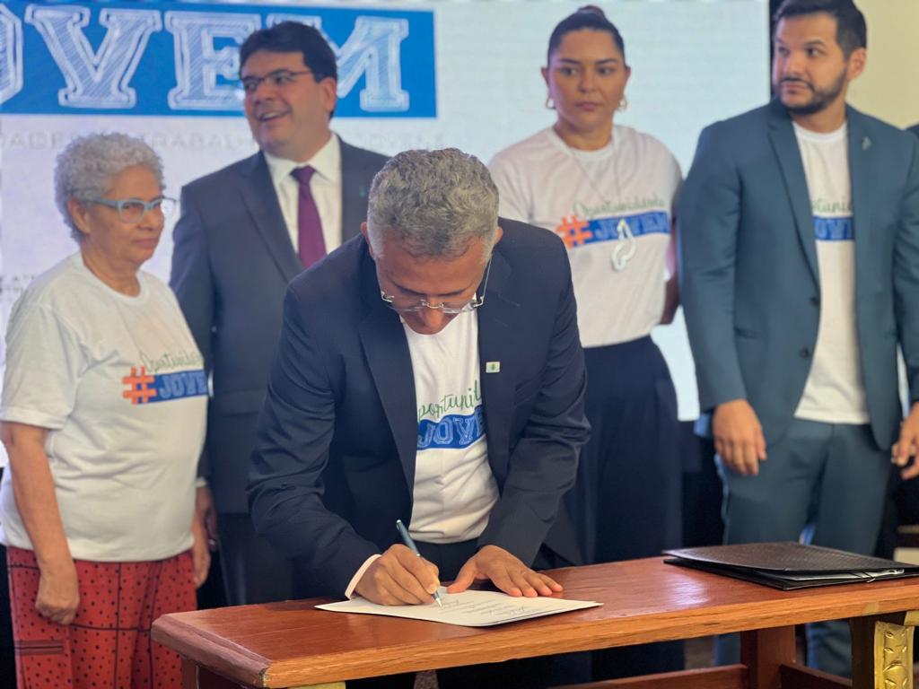 evandroalberto's tweet photo. Lançamento do Programa Oportunid@de #Jovem que vai inserir 10 mil estudantes piauienses no mercado de trabalho no estado. 

A #NossaUESPI é parceira do @GovernodoPi nesse importante projeto que desde sua criação já é considerado o maior da história do Piauí na área. https://t.co/vpZfjf9Zjo