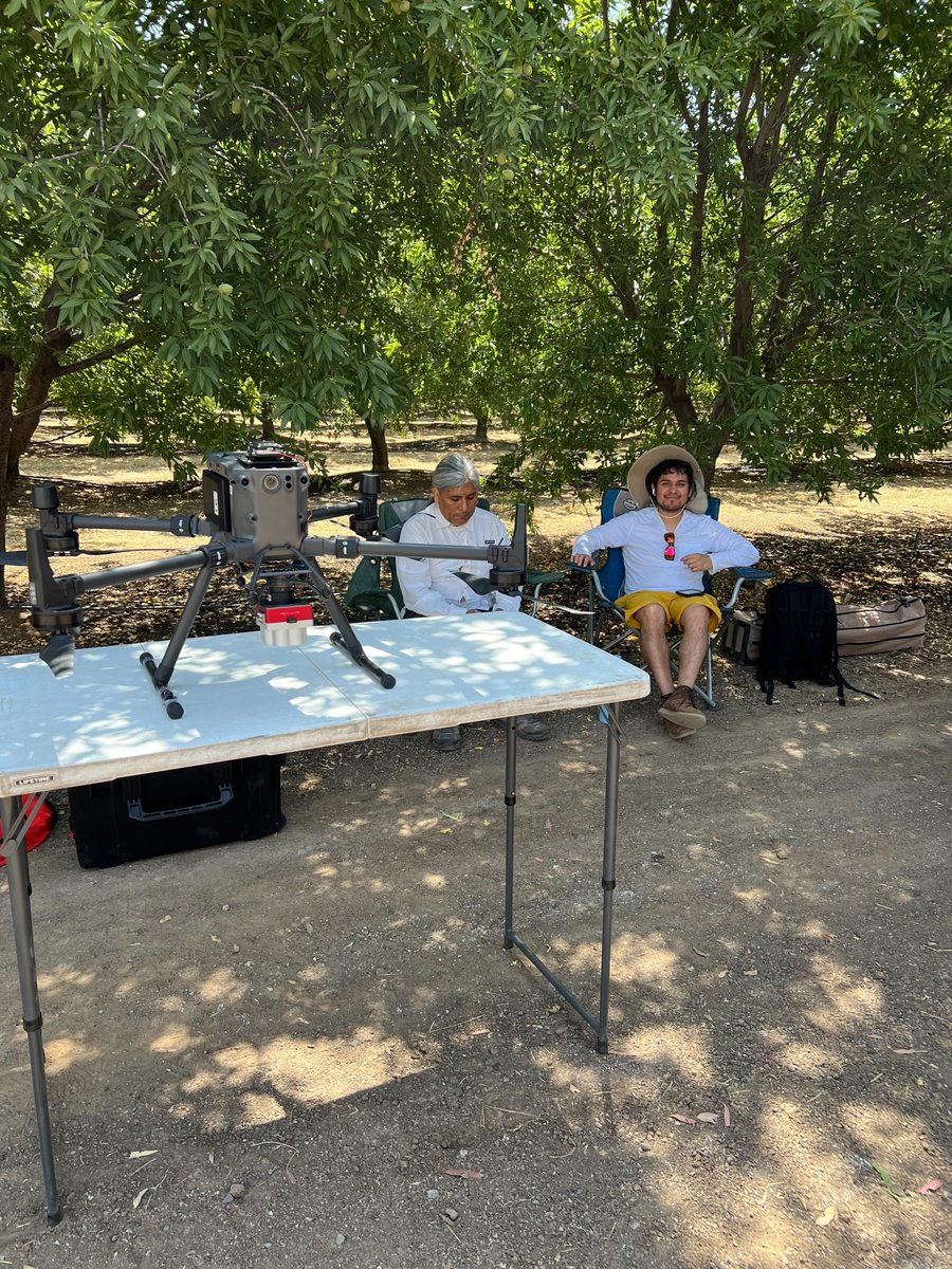 AggieAirUSU's tweet photo. The AggieAir Service Center is in Woodland, CA, flying for the California Almond Board to capture imagery over almond orchards to assess water consumption.💧 https://t.co/sxYPGVTEsp