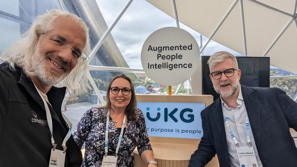 Catching up on what <a href="/UKG/">Yuki Itoh</a> is doing with <a href="/googlecloud/">Google Cloud</a> with <a href="/ChristaDegnan/">Christa Degnan</a> and @fredericbenard #GoogleCloudExecForum #futureofwork