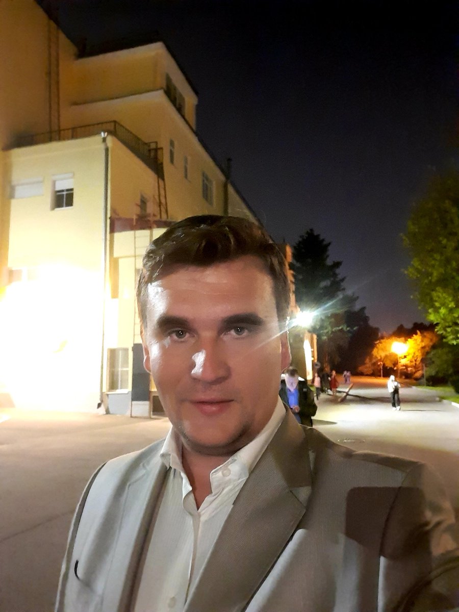 Newzoroff's tweet photo. Поздний вечер в Москве, возвращаюсь со съёмок, позади павильоны "Мосфильма" и насыщенный захватывающими  эмоциями день!  Новое #ЕвразийскоеДвижение - скоро на всех экранах страны! https://t.co/CKH9csnqon