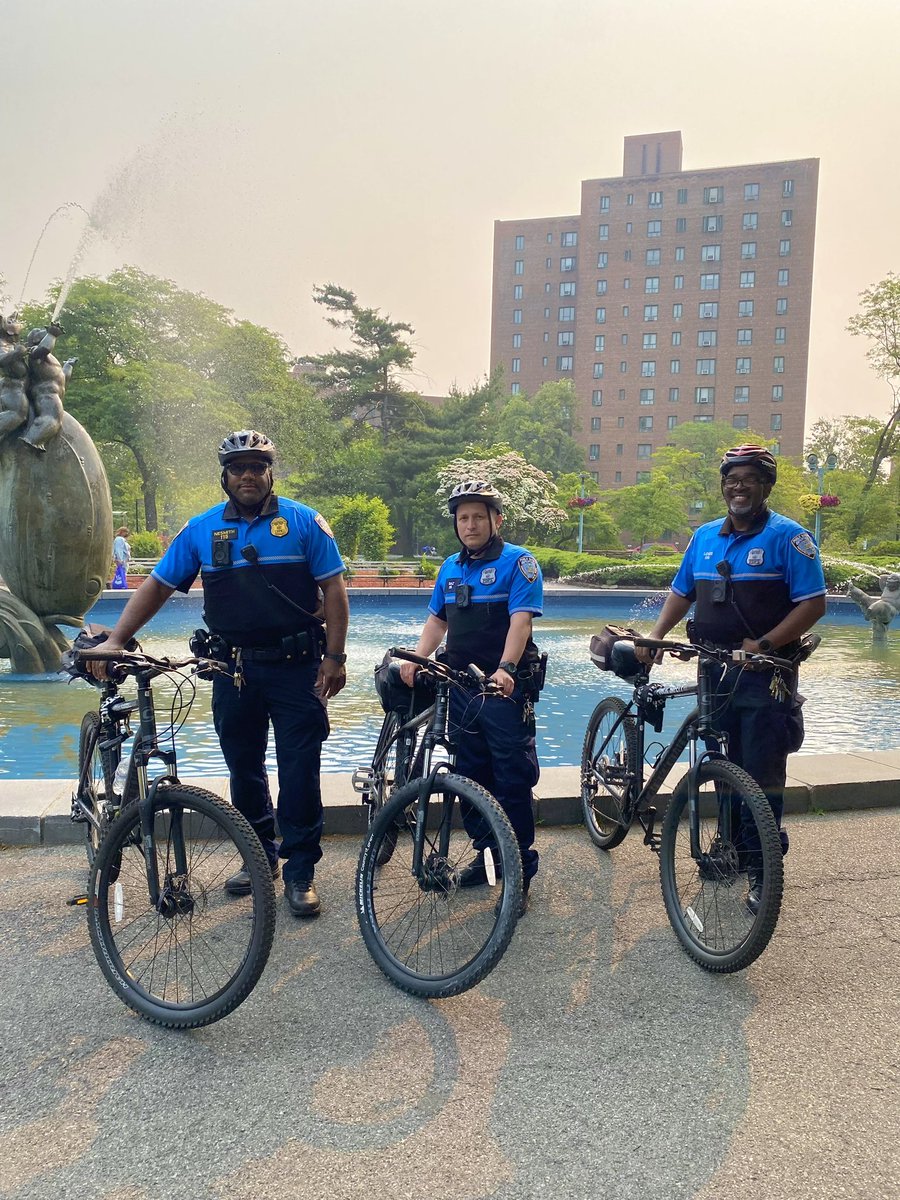 ParkchesterPD's tweet photo. What has a helmet, two wheels and stops crime? ๐ฒ๐ฎโโ๏ธOur Bike Unit !
Our PPD officers are totally spoked to patrol the Parkchester community via bicycle and keep our community safe.
#PPD #Parkchester #PPDBikes #BikeUnit #BicyclePatrol #BikeBeat #BikePatrol https://t.co/5gSki7NkKX