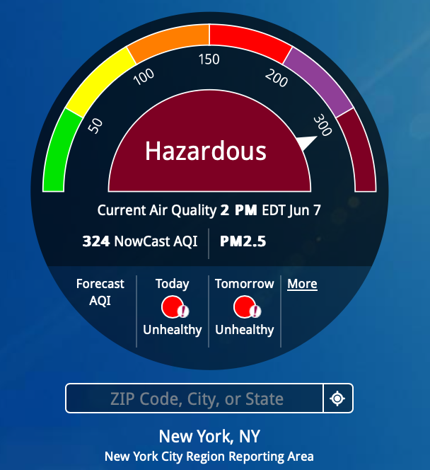 luckytran's tweet photo. Air quality is now at hazardous levels in New York City due to wildfire smoke. Please stay indoors, close windows, and run air purifiers. If you are outside, wear a N95 respirator mask. https://t.co/PijLTjWhso