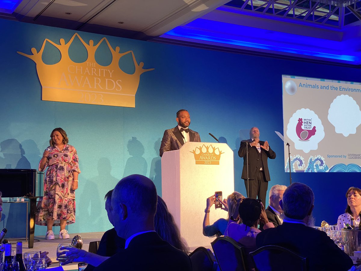 Brilliant to see @RSPCA_official supporter @JBGill presenting the Animals and Environment Award at the #CharityAwards to the fab @CPRE ❤️