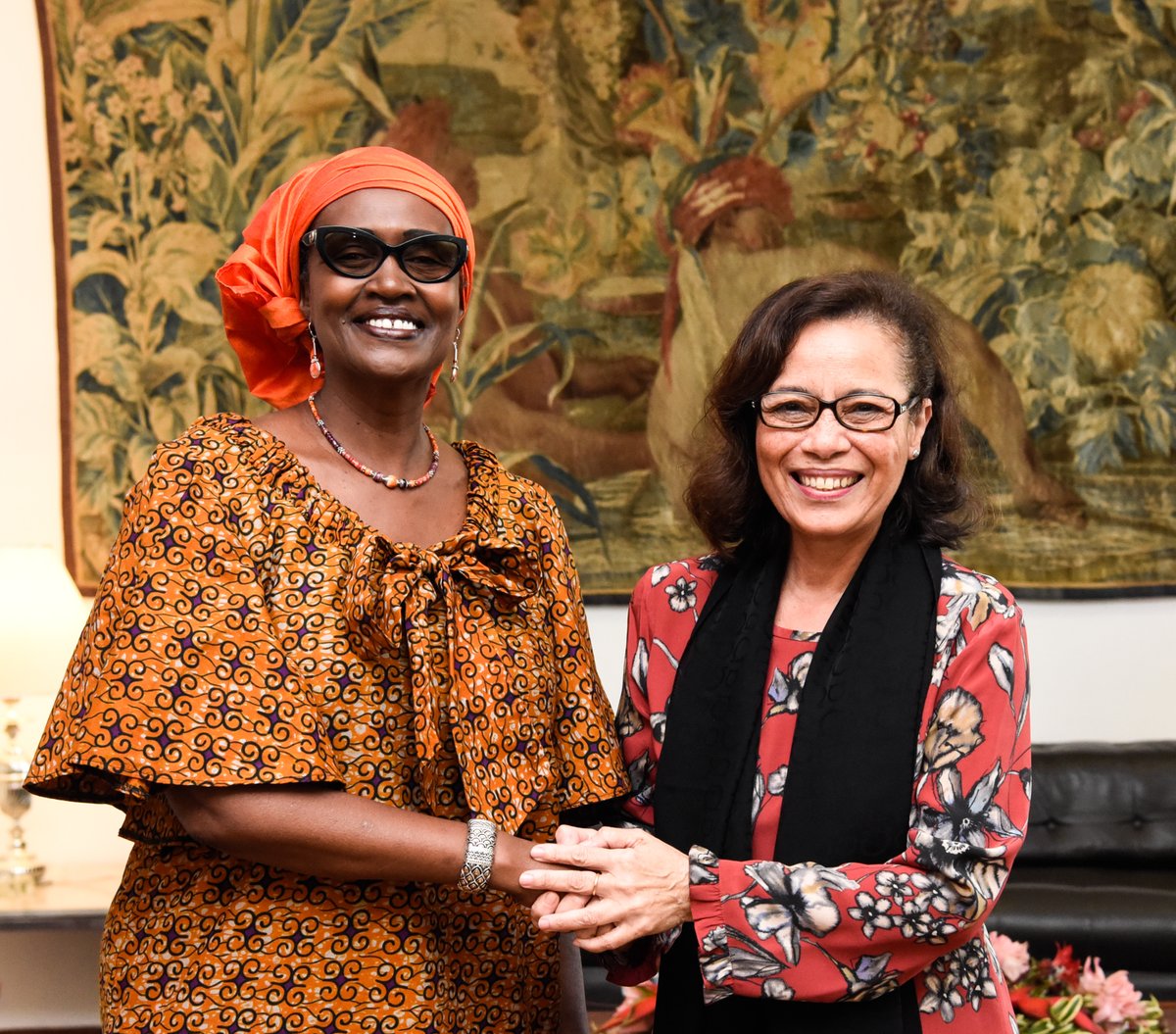 A Ministra, substituta, das Relações Exteriores, Embaixadora Maria Laura da Rocha, recebeu <a href="/Winnie_Byanyima/">Winnie Byanyima</a>, diretora-executiva do <a href="/UNAIDS/">UNAIDS Global</a>, Programa das <a href="/NacoesUnidas/">Nações Unidas</a> sobre HIV/AIDS, em visita ao 🇧🇷 para lançamento do novo Conselho Global sobre #Desigualdade, #AIDS e #Pandemia.