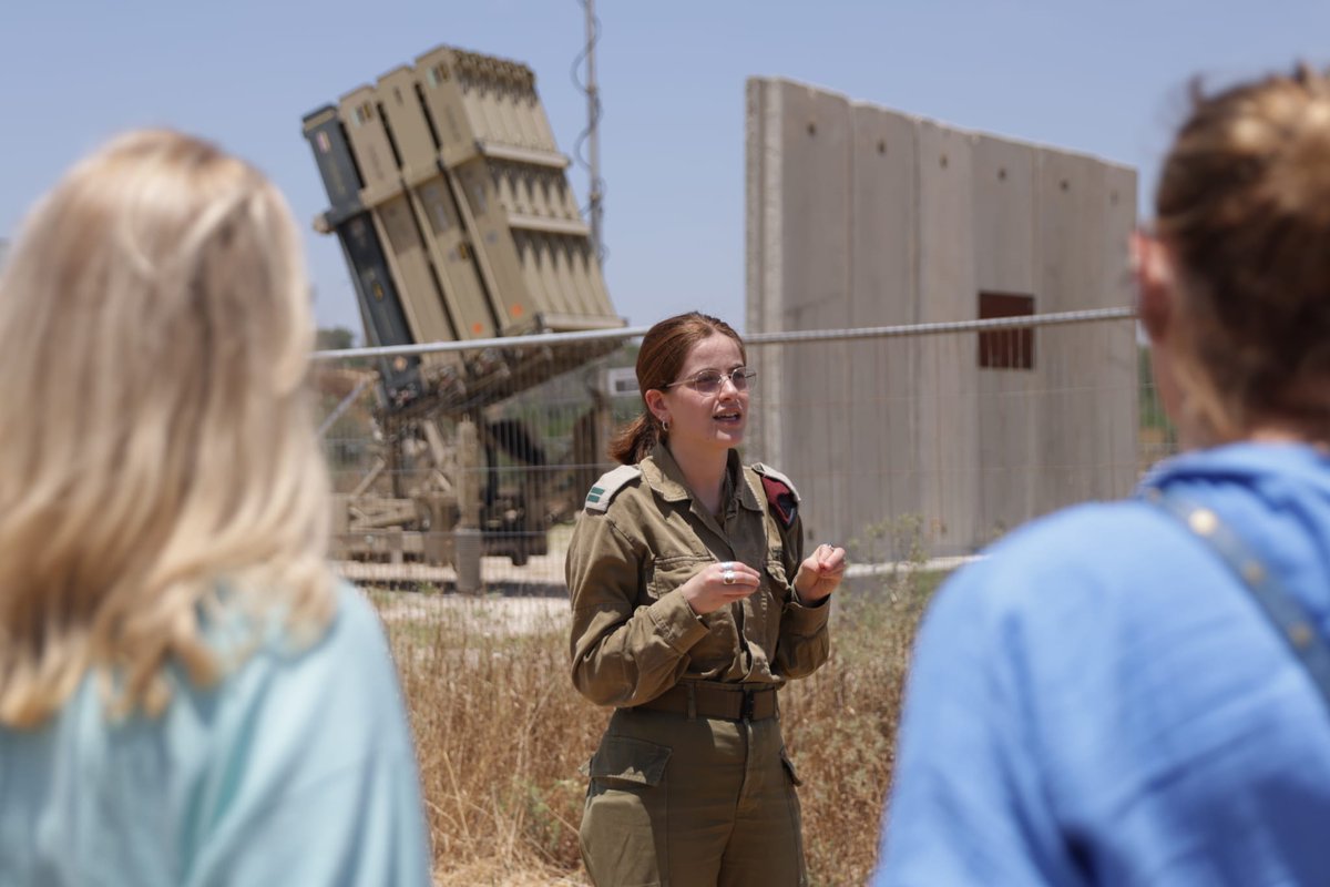 elnet_global's tweet photo. Today our delegation of policymakers from 🇨🇿🇪🇪🇱🇻🇱🇹🇸🇰🇷🇴got a deeper understanding of 🇮🇱 security challenges with a strategic briefing from @IDF at the Gaza border, and visited an #IronDome battery to learn about Israel's aerial defense - something Europe recognizes it must ramp up https://t.co/dFVH0ogVxC