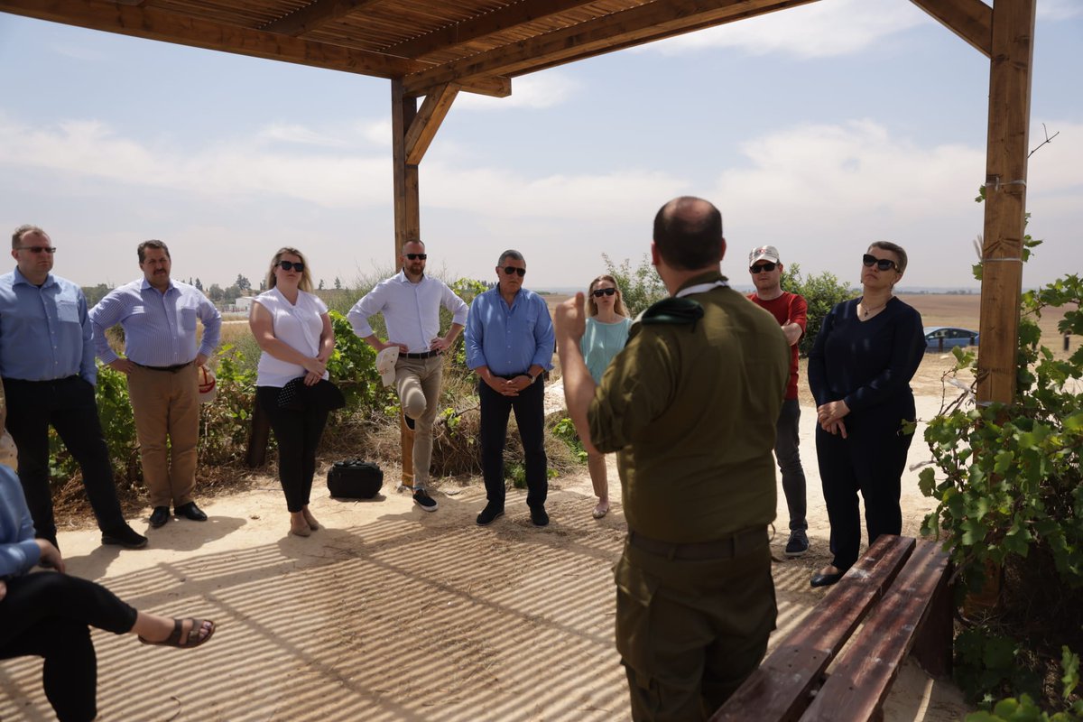 elnet_global's tweet photo. Today our delegation of policymakers from 🇨🇿🇪🇪🇱🇻🇱🇹🇸🇰🇷🇴got a deeper understanding of 🇮🇱 security challenges with a strategic briefing from @IDF at the Gaza border, and visited an #IronDome battery to learn about Israel's aerial defense - something Europe recognizes it must ramp up https://t.co/dFVH0ogVxC