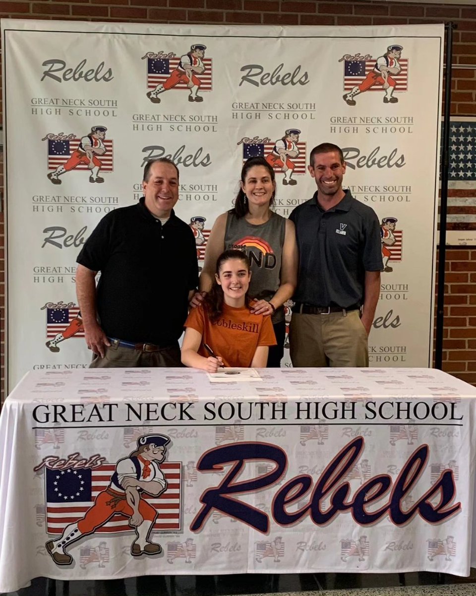 Ekeil71's tweet photo. Signing day for Isabella! Excited to sign her letter of intent to play golf at SUNY Cobleskill! @CarissaKellman @Meg_Bo11 @TopherGroup @cobymwgolf @CobyAthletics #GreatNeck #Rebels #Cobleskill #coby #fightingtigers #commitment #golf https://t.co/PEv7WrUfBD