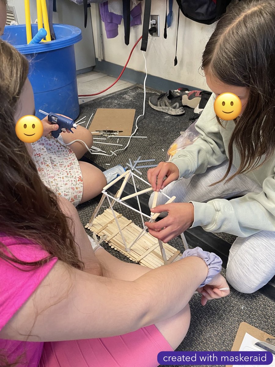 MJS_teach's tweet image. Construction on our bridges continues! Can you feel the creativity and excitement happening in portable 9?! #portable9willshine ⁦@lkwwrdsb⁩ ⁦@wrdsb⁩