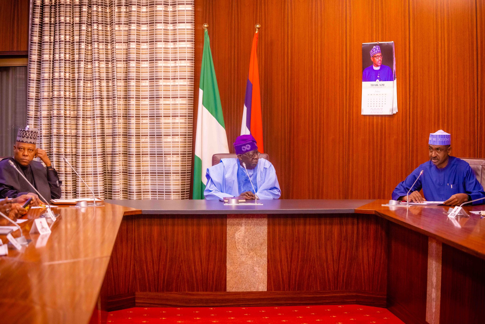 FyCo9PjWIBsaHZ7?format=jpg&name=large President Tinubu Meets with Oil Marketers over Increased Price of Petrol (Video)