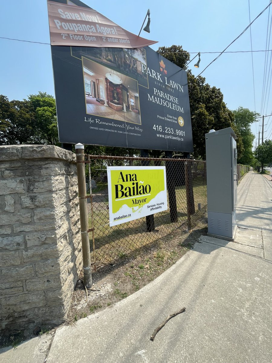 An election sign on a cemetery fence? Surely there’s a rule against this… <a href="/BailaoBrokeIt/">BailãoBrokeIt</a>