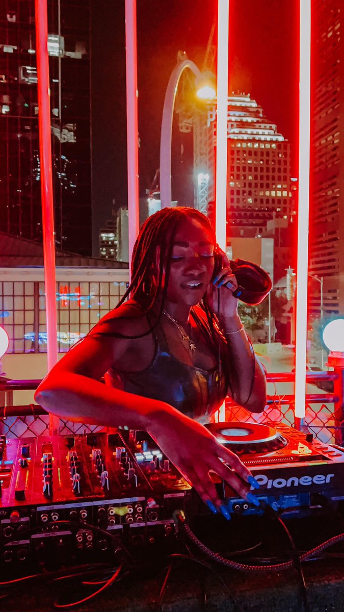 RTXEvent's tweet photo. Head on over to the Empire Control Room & Garage from 9:00pm - 2:00am on Friday (7/7) to party it up with DJs: @DJ_Bad_Apple, @NyyBeats, and DJ JONK (@jack_p) alongside our host @BlackKrystel 🎧  

Make sure you have your RTX Badge and Rave tix ready so you can start your weekend off right and boogie all night long with us! https://t.co/3i2ydxOe3D
