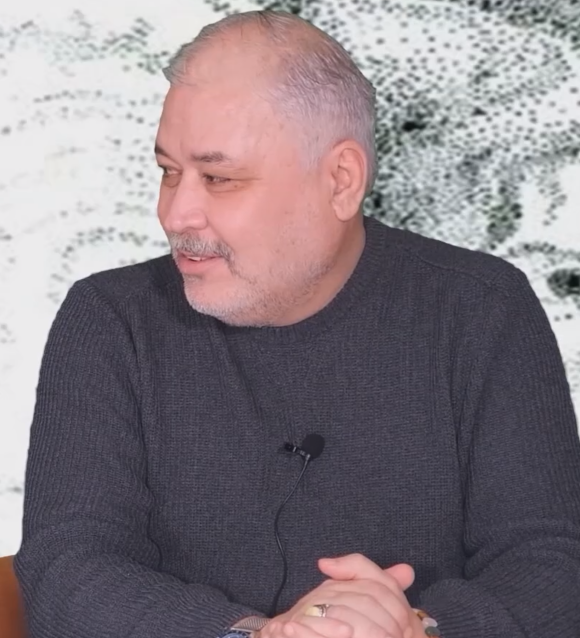 sak_kr's tweet photo. İnna lillahi ve inna ileyhi raciûn;

Gönüldaşımız Hasan Kapar, @takvimsizgunler 

geçirdiği kalp krizi sonucu ebedî âleme yürüdü...

Allah rahmet etsin, mekânı cennet olsun, Rabbim ailesine, sevenlerine, yakınlarına sabır, sekinet versin... https://t.co/x7xv6K23UY