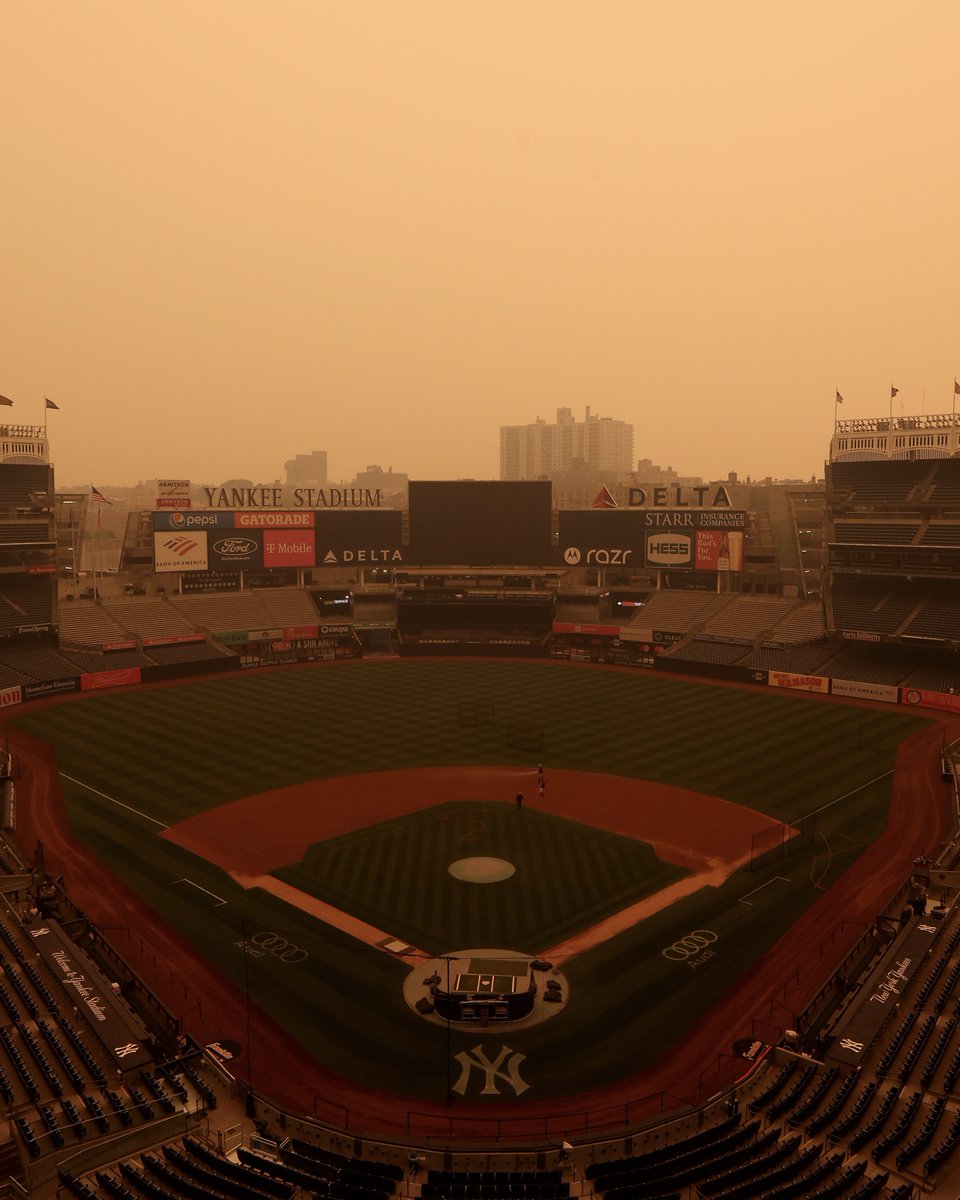 Scene from Yankee Stadium amidst Canada wildfire smoke 😳