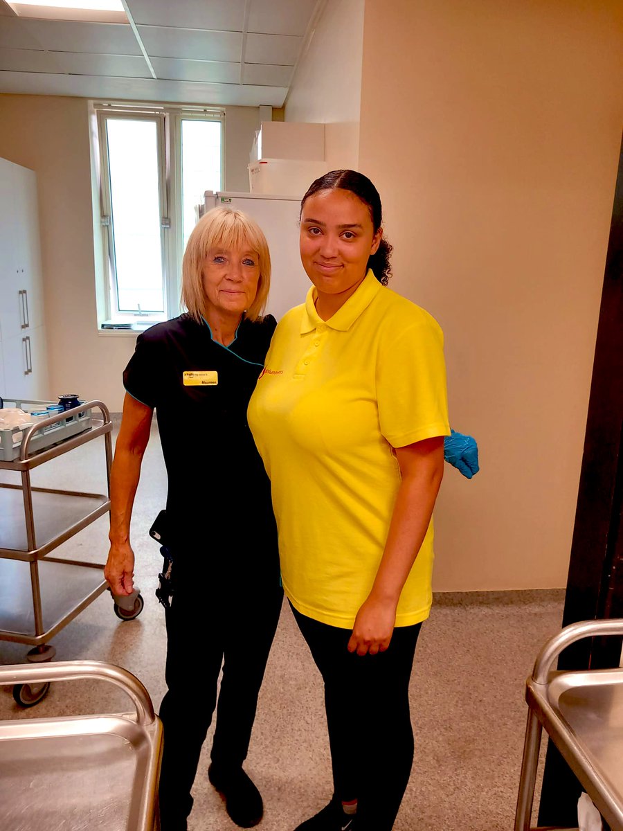 <a href="/F10nca/">💙 Team F10 at The Royal Oldham 💙</a> #VolunteersWeek2023  few picture opportunities we all know I love a good picture pose for twitter 😂 <a href="/jinanfawaz/">Jinan Fz Moteirek 🇱🇧</a> <a href="/NCA_Volunteers/">NCA Volunteers</a> <a href="/OldhamCO_NHS/">Oldham Care Organisation</a> <a href="/NCAlliance_NHS/">Northern Care Alliance NHS Foundation Trust (NCA)</a>