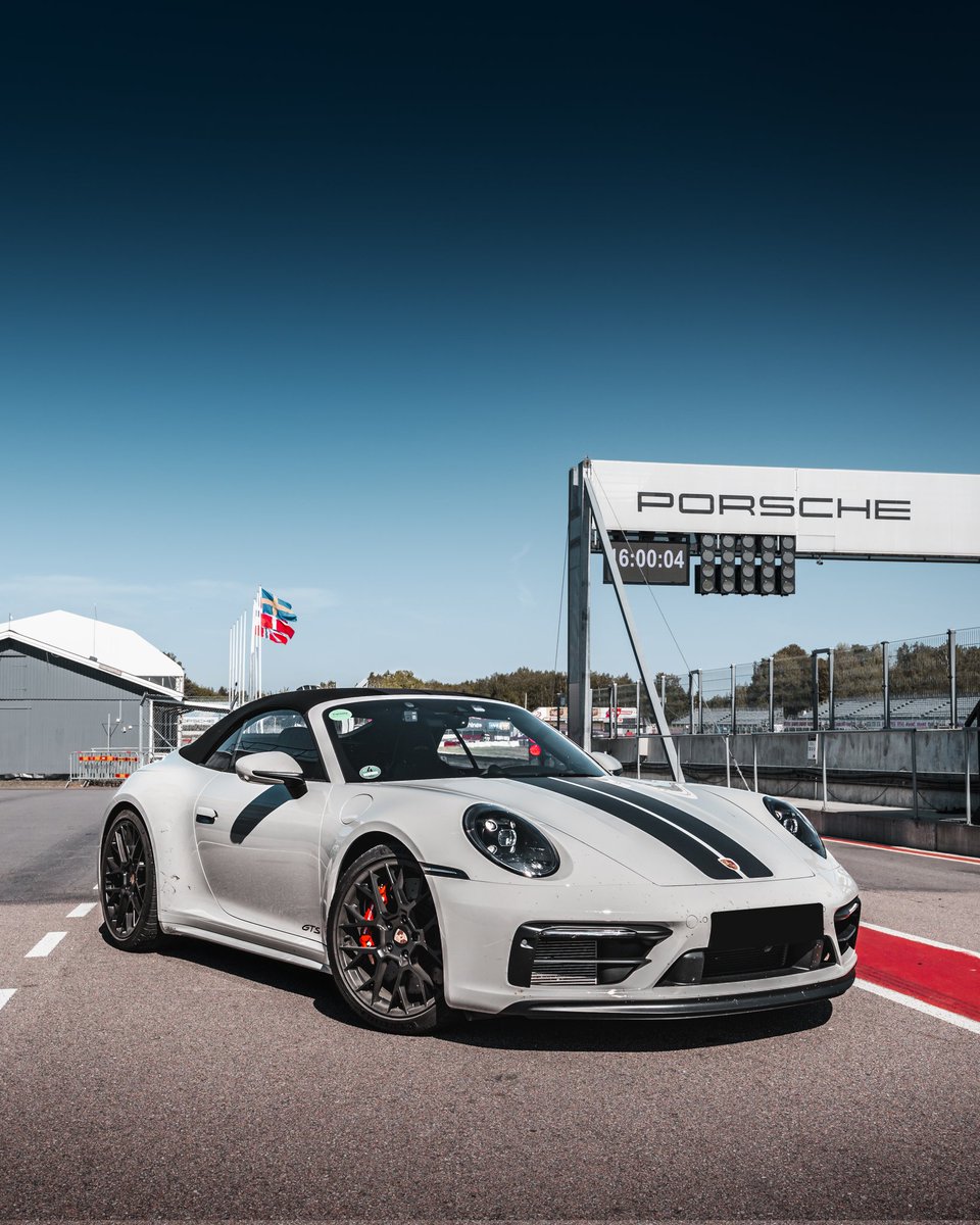 A racetrack on a sunny day with clear blue sky is not a bad place to be if you ask me! 🤩 Or what do you think? 😘
.
#porsche #porsche911 #racetrack #l4l #trackday #porsche992 #follow #petrolhead #carphotography #bluesky #photography #caraddict #followｍe #likesforlike  #sweden