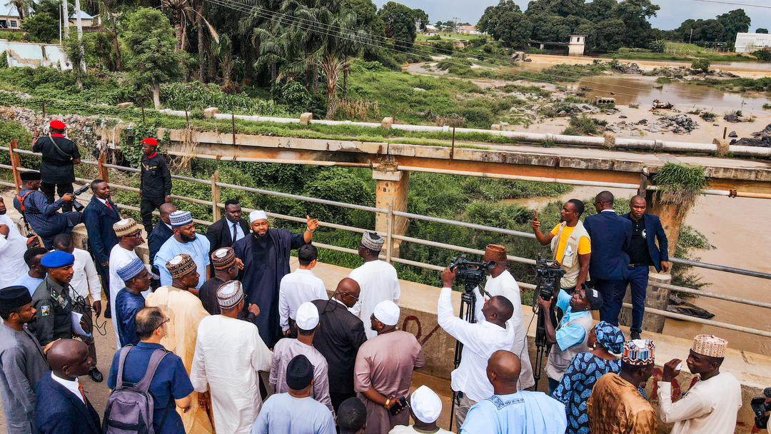 itz_Lucho's tweet photo. Photo News: Governor Mohammed Umaru Bago tours Minna City roads. 

Source: @Nupenchi_ 

#NewNiger https://t.co/aK6R9ccgRs