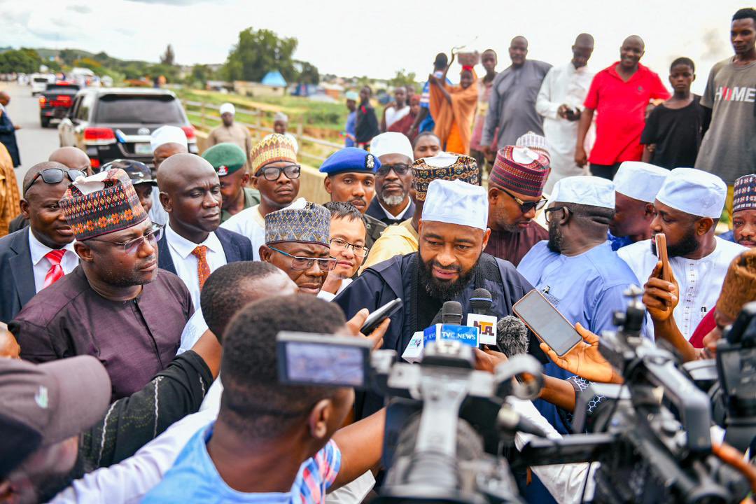 itz_Lucho's tweet photo. Photo News: Governor Mohammed Umaru Bago tours Minna City roads. 

Source: @Nupenchi_ 

#NewNiger https://t.co/aK6R9ccgRs