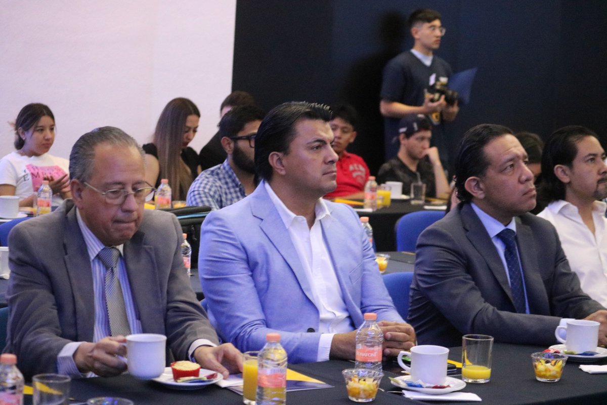 CEFIMSLP's tweet photo. 🤝 Agradecidos por la invitación de la UNID Campus San Luis Potosí a la presentación de su nuevo rector, Raúl Torres Muñoz.
🎓 Las instituciones académicas son parte fundamental de la transformación que impulsa el #GobiernoDelCambio.
#ContigoYaSeNota #CEFIM #UNID @UNID_SLP https://t.co/cvABWhgQ9g