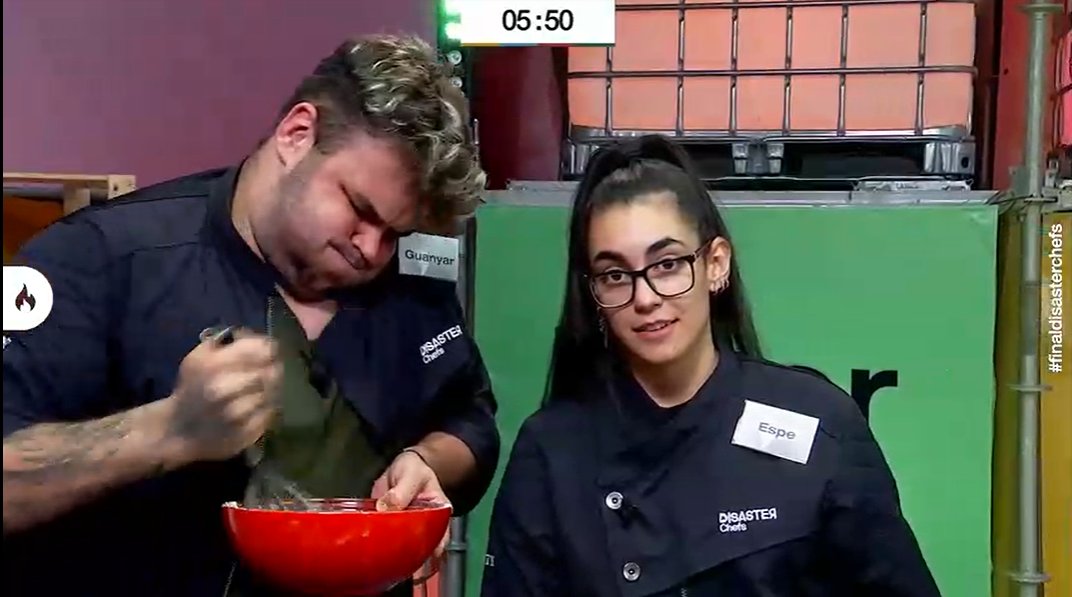 CarrefourES's tweet image. .@Guanyarr en #FinalDisasterChefs soy yo haciendo un sandwich mixto 

#CRFDisasterChefs