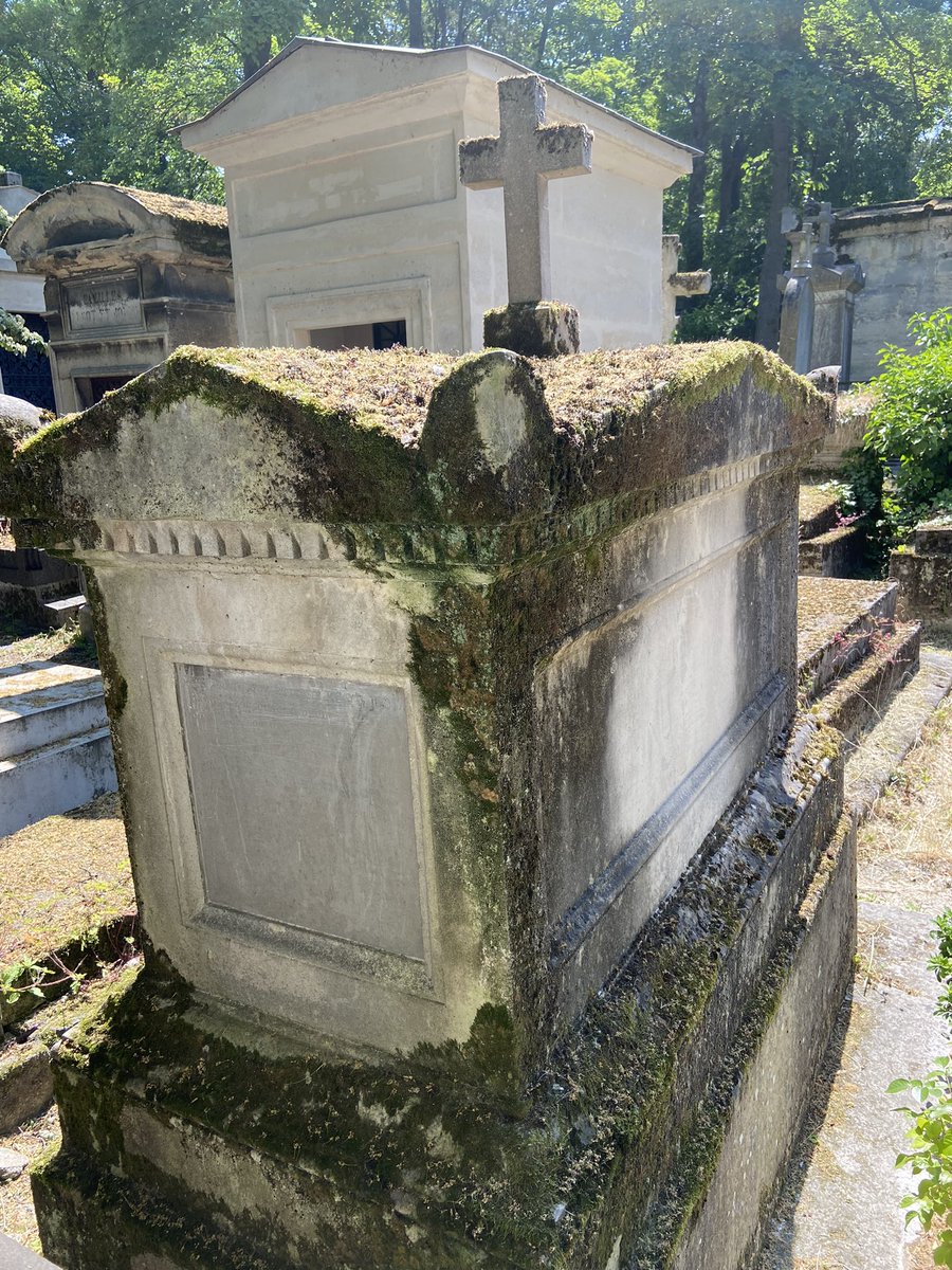 Javisburgos's tweet photo. Epílogo: esta mañana he estado en el cemento de Père-Lachaise, donde están las sepulturas de Géricault y de Esquirol. Conclusión: para morirse mola más ser artista que científico https://t.co/Di1KWT2cFz