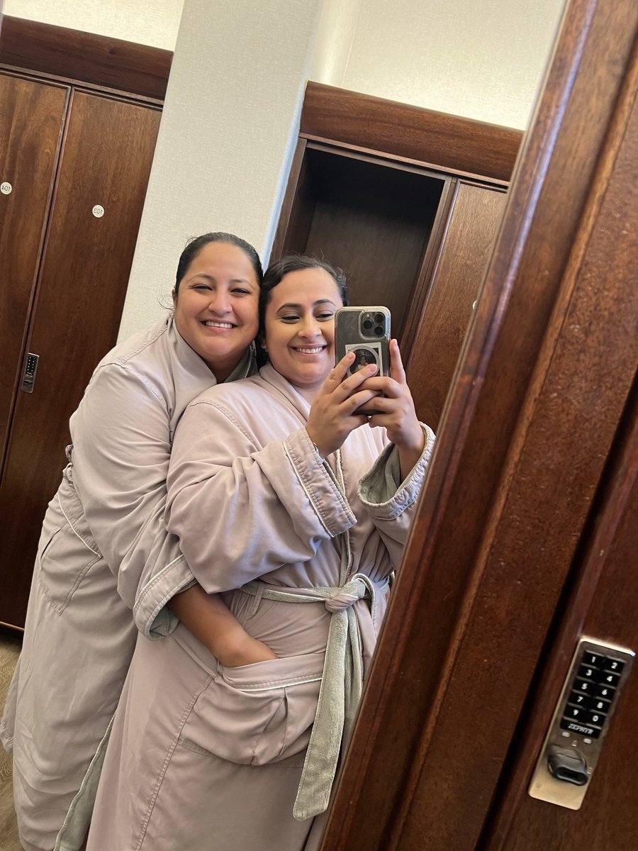 jmoneyy27's tweet photo. Ugh yesterday was so perfect 💙💍 druuuunnnkkk in love with her 🥹 from crazy teens to moms in our 30s, I love you in every lifetime baby 💋 going through every season with you forever 🫶🏽 #Year4 #14yearstogether https://t.co/kDfeM4wfva