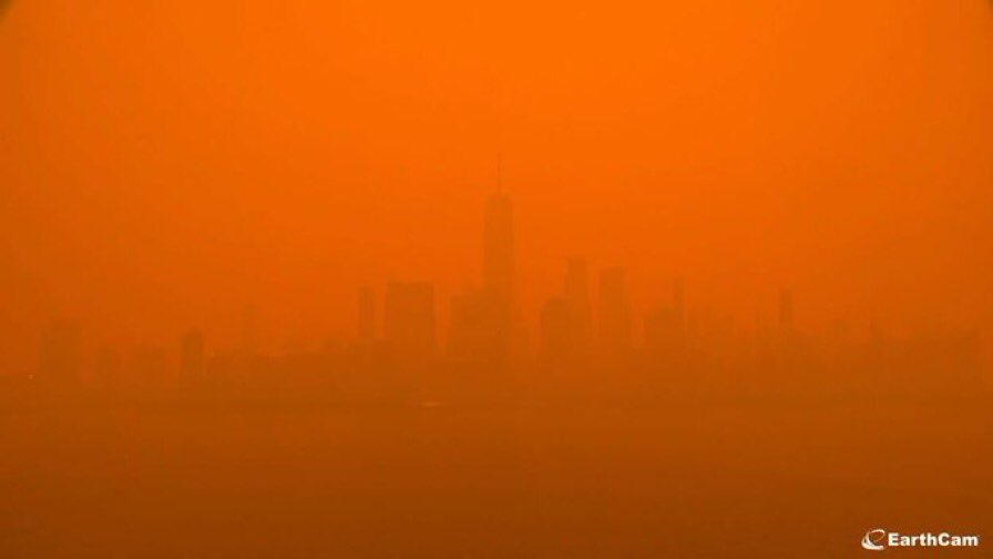 ninaturner's tweet photo. The sky should be blue when the sun is out.

Because politicians rather take Big Oil money and put their owner donors first, the whole East coast is having difficulty breathing.

Shameful. https://t.co/q1SUjf1F0p
