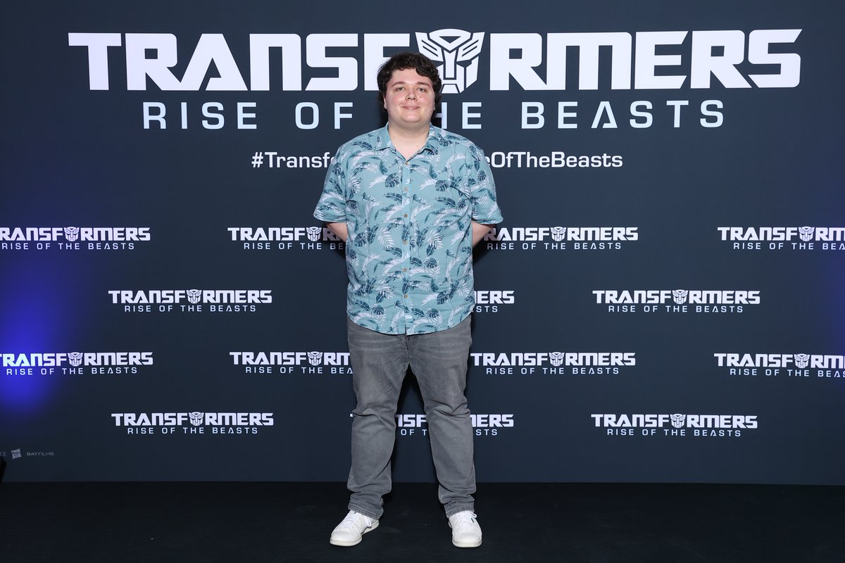 MagnusIsHere's tweet image. #NouvellePhotoDeProfil 

Parce-que ça faisait longtemps que je ne l&apos;avais pas changée, et aussi parce-qu&apos;hier soir, j&apos;ai pu vivre une expérience inoubliable. C&apos;est peut-être &quot;pas grand chose&quot; en soit, mais à mon échelle c&apos;est fou. 

Et c&apos;est grâce à vous. Merci à tous.🙏