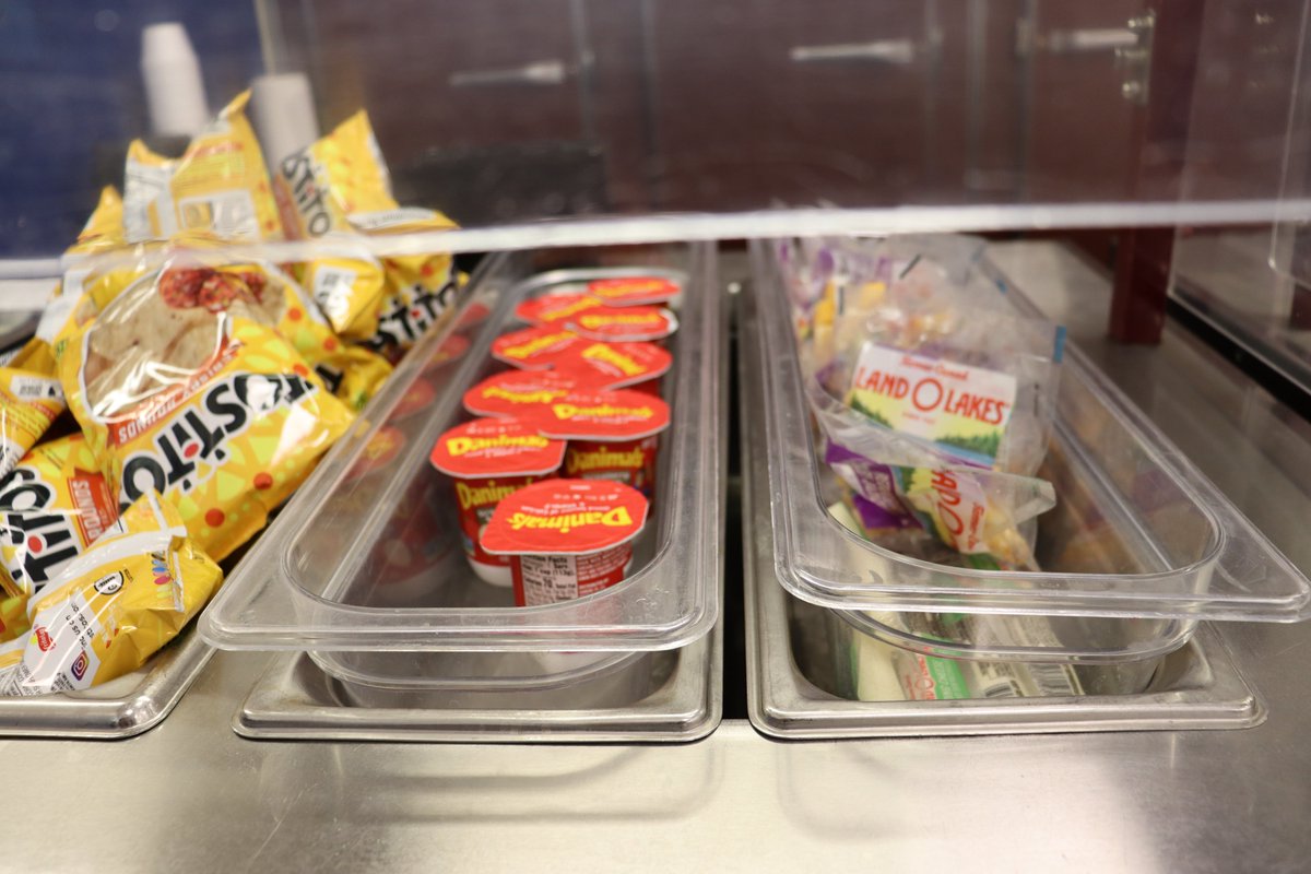 YOUR_CPCSC's tweet photo. Three Clark-Pleasant Schools are serving free lunches Mon-Friday until July 14. "Summer Servings", a USDA lunch program was putting smiles on the faces of youngsters Wed. at GCES. Lunches are also being served at PCES &amp; BES. Meals are free for anyone under 18. Adults are $2 bucks https://t.co/NY62e1Rijz
