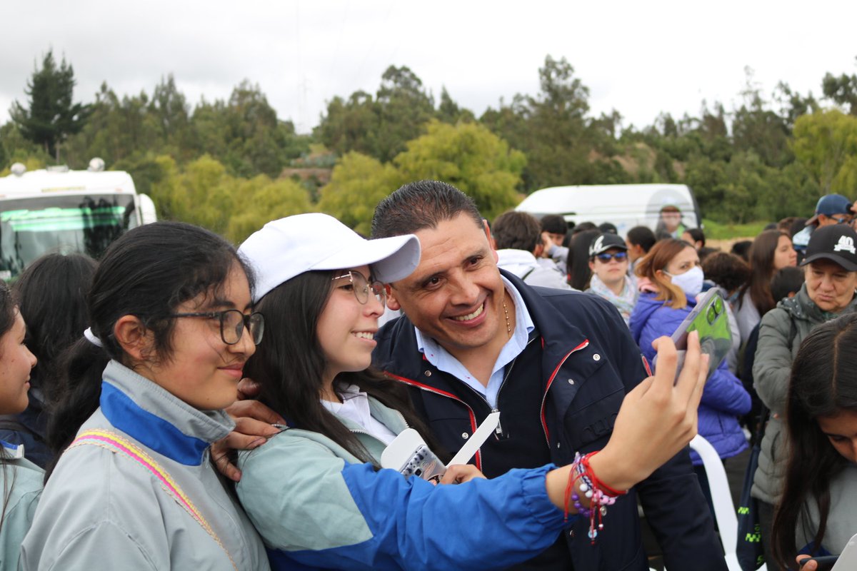 UrbaserTunja's tweet photo. Niños que dejan su marca, su huella en nuestro mágico, parque Ecológico y Tecnológico de Pirgua. Un orgullo para Tunja y el departamento. 🤩🌎💚🌱

#UrbaSerCompromiso https://t.co/eUaoNlfcJB