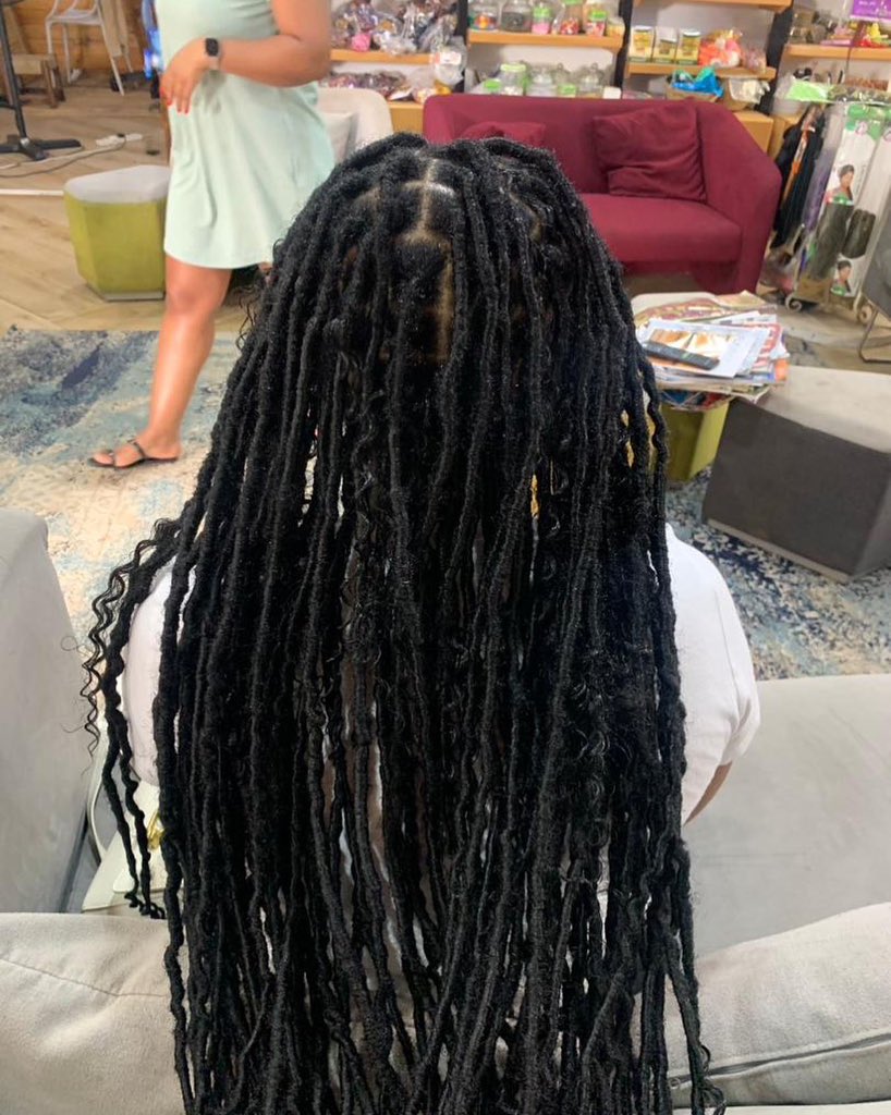 Faux Locs, anyone? 
It’s beautiful and chic. Great protective style and suitable for the season
_
#twistsnlocs #naturalhairsalon #salonservice #naturalhairstyle #locstyles #naturalhaircare #fauxlocs