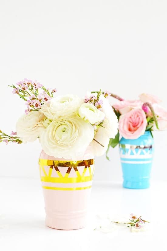Ready for your next #DIYproject? Check out this list for some cool flower vases. #howto  cpix.me/a/171129283