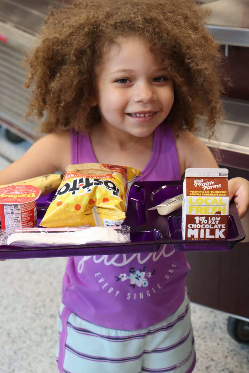 YOUR_CPCSC's tweet photo. Three Clark-Pleasant Schools are serving free lunches Mon-Friday until July 14. "Summer Servings", a USDA lunch program was putting smiles on the faces of youngsters Wed. at GCES. Lunches are also being served at PCES &amp; BES. Meals are free for anyone under 18. Adults are $2 bucks https://t.co/NY62e1Rijz