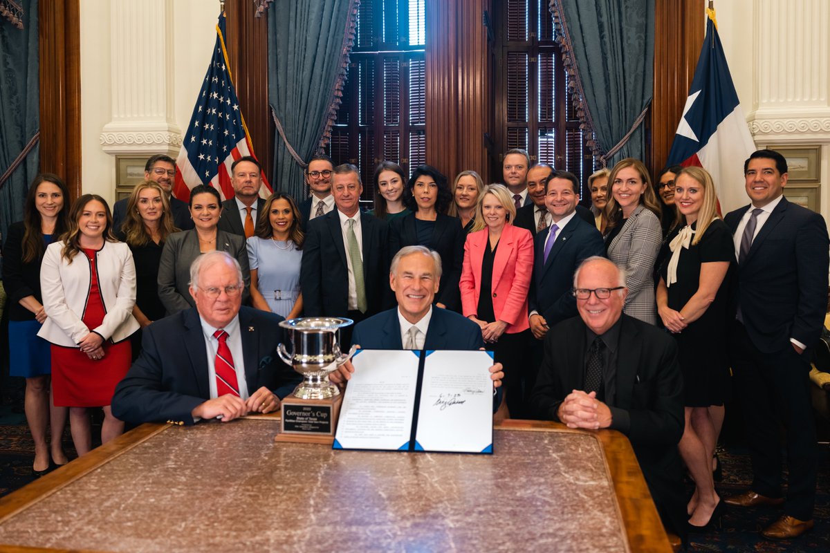 GovAbbottPress's tweet image. Proud to sign HB 5 into law today to help keep Texas the premier business destination in America. 

I thank Chairman @toddahunter and Rep. Hugh @ShineforTexas for leading this effort to expand economic development incentives in our state.